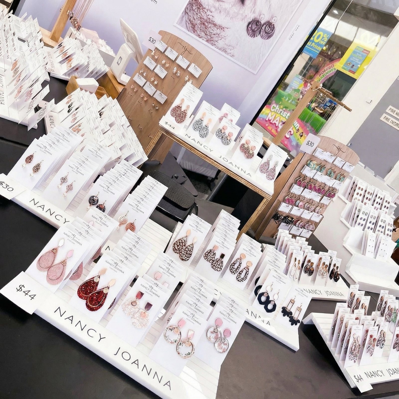 Jewelry Card Display White Acrylic Custom Logo Rack for Retail Cards